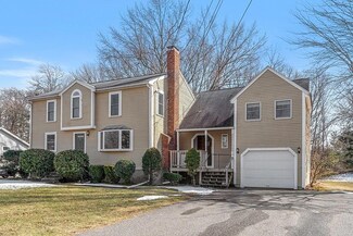12 Parkhurst Dr, Hudson, MA 01749