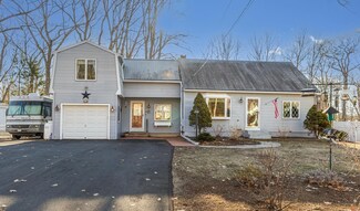 132 Martin Rd, Kittery, ME 03904