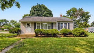 150 W Glenlake Ave, Roselle, IL 60172