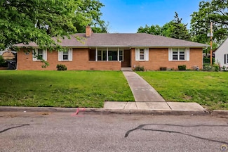 3636 SW Stratford Rd, Topeka, KS 66604
