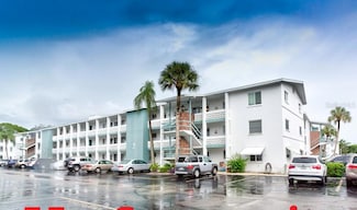 5877 17th St W Unit B4, Bradenton, FL 34207