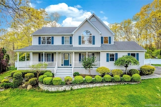 212 Fairway Dr, Wading River, NY 11792