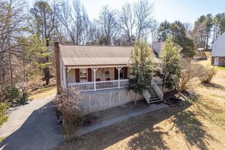 322 Eastview Dr, Madison Heights, VA 24572