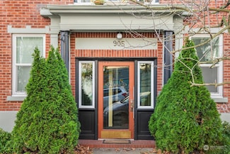 901 NE 43rd St Unit 207, Seattle, WA 98105
