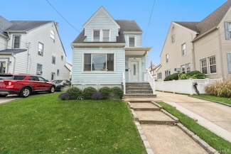 80 Munro Blvd, Valley Stream, NY 11581