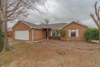 2404 W Seminole Dr, Rogers, AR 72758