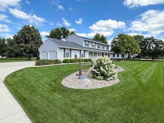 909 Country Club Ln, Fond Du Lac, WI 54935