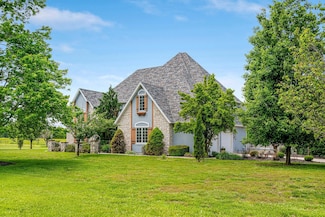 9041 N Country Manor Ln, Fair Grove, MO 65648