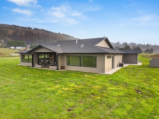 125 Sand Dune Way, Smith River, CA 95567