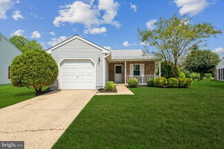 4 Wakefield Ct, Mount Laurel, NJ 08054