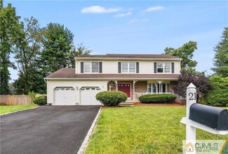 21 Johnfield Ct, Piscataway, NJ 08854