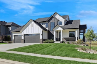 4724 162nd St, Urbandale, IA 50323