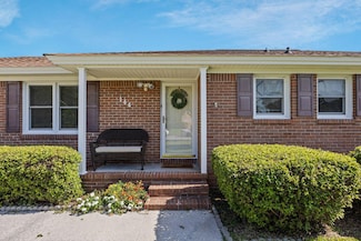 144 Camelot Dr, Goose Creek, SC 29445