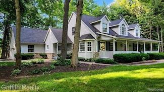 8123 Baypointe Dr, Brighton, MI 48114