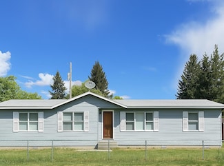 211 8th Ave, Ione, WA 99139