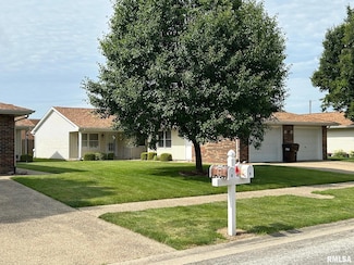 100 E Heights Ave, Taylorville, IL 62568