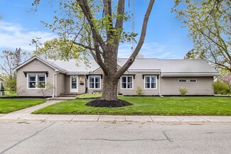 852 E John St, Nappanee, IN 46550