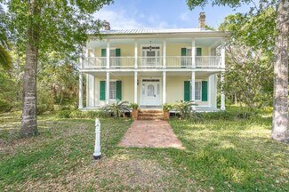 30 8th St, Apalachicola, FL 32320