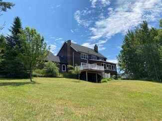 8285 Mulberry Ln, Charlevoix, MI 49720