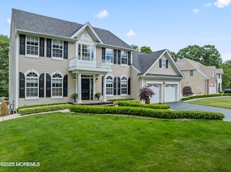 16 Wildflower Ct, Manalapan, NJ 07726