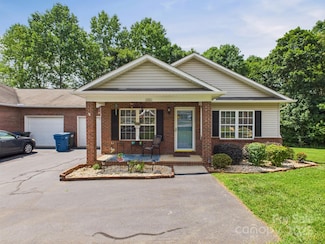 2541 26th Ave NE, Hickory, NC 28601