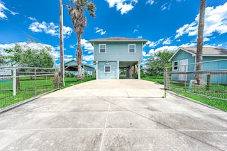 171 County Road 299, Bay City, TX 77414