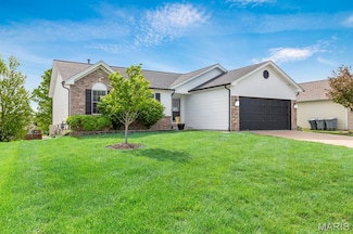 1104 Homefield Commons Dr, O Fallon, MO 63366