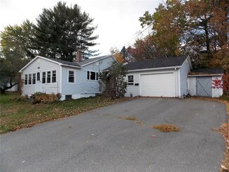 68 Hillside Rd, Orono, ME 04473