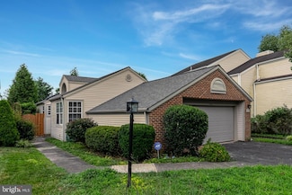 7524 Cross Gate Ln, Alexandria, VA 22315