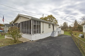 204 Highlawn Park Ave, Oak Hill, WV 25901