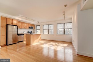 210 Oakwood St SE Unit 309, Washington, DC 20032