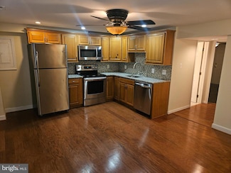 5102 Glassmanor Dr Unit B, Oxon Hill, MD 20745