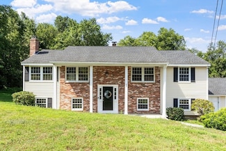 27 Launching Rd, Andover, MA 01810