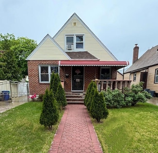 8260 266th St, Glen Oaks, NY 11004
