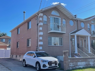 88-22 70th Rd Unit 2nd Fl, Flushing, NY 11375