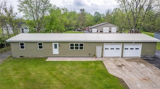 7498 Roberts St, Canastota, NY 13032
