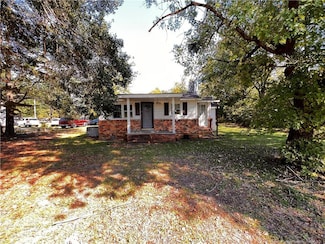 2450 Leanna Dr, Eastover, NC 28312