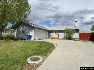 315 Summit Dr, Riverton, WY 82501