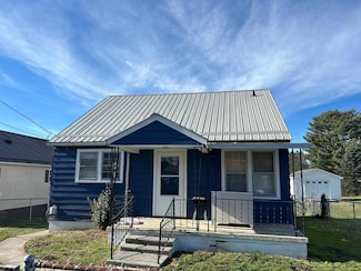 132 Halstead St, Oak Hill, WV 25901