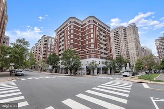 880 N Pollard St Unit 224, Arlington, VA 22203
