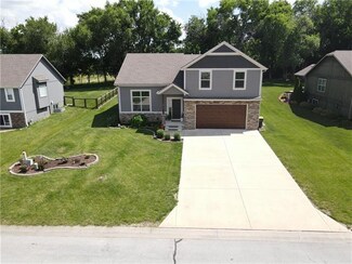 16915 Juniper Dr, Basehor, KS 66007