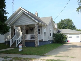 305 S 4th St, Cissna Park, IL 60924