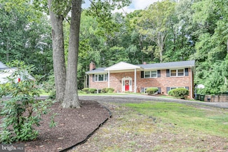 18412 Cedar Dr, Triangle, VA 22172