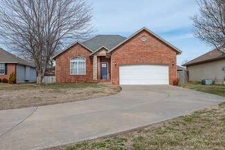 1037 S Red Cedar Ave, Springfield, MO 65802