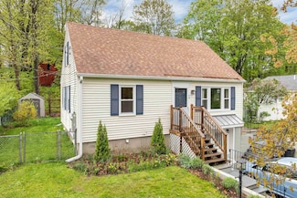 74 Pine St, Rollinsford, NH 03869
