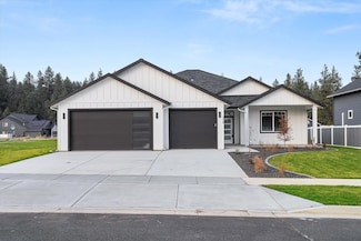 3405 E Yearling Rd, Chattaroy, WA 99003