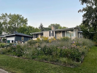 2479 Oxford St N, Saint Paul, MN 55113
