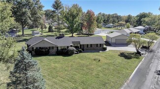 303 Cummings Dr, Gower, MO 64454
