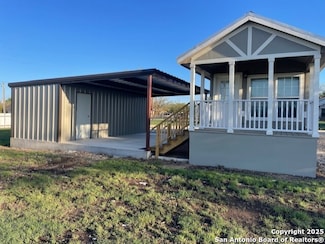 134 S School St, Harper, TX 78631