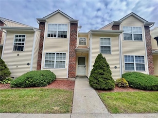 51 Woodlake Dr, Middletown, NY 10940